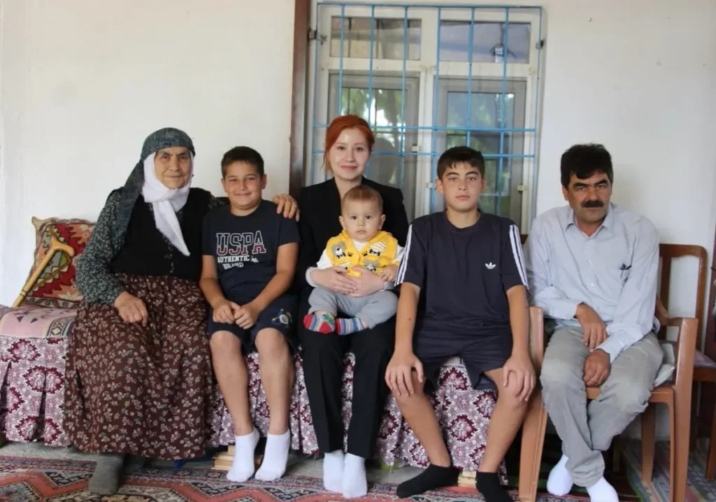 Kaymakam Merve Bayrı Sarıköy’de Hane Ziyareti Gerçekleştirdi