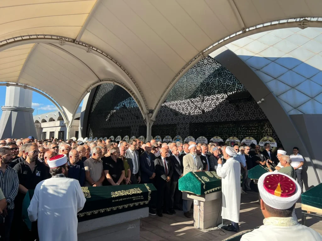 Kemal Kumkumoğlu Şakirin Camii’nden uğurlandı
