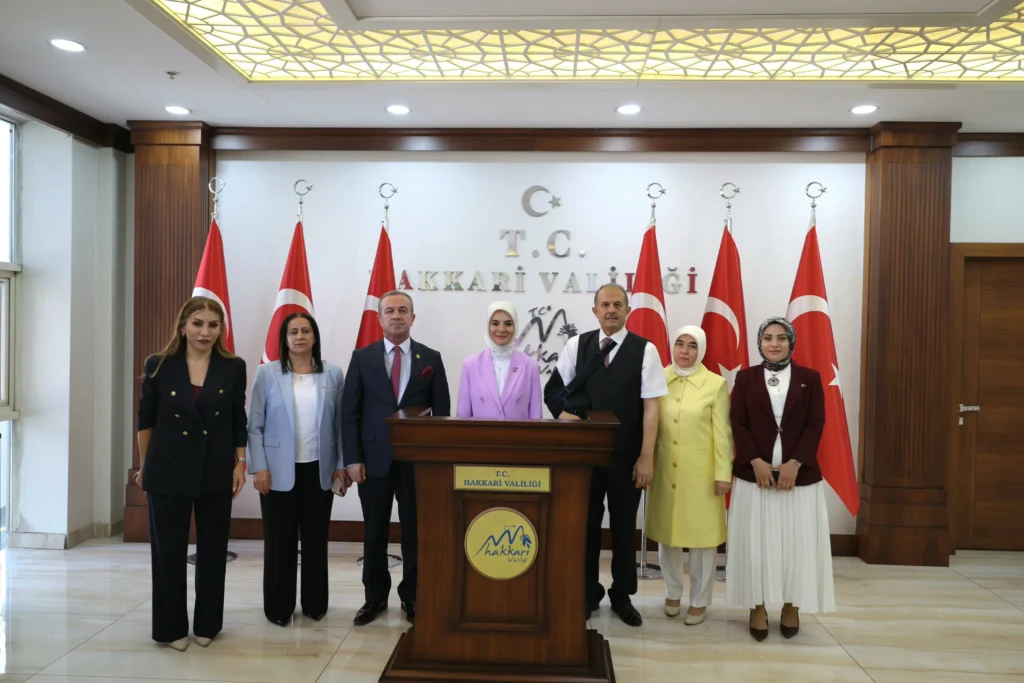 Mahinur Özdemir Göktaş, Hakkari’de temaslarda bulundu