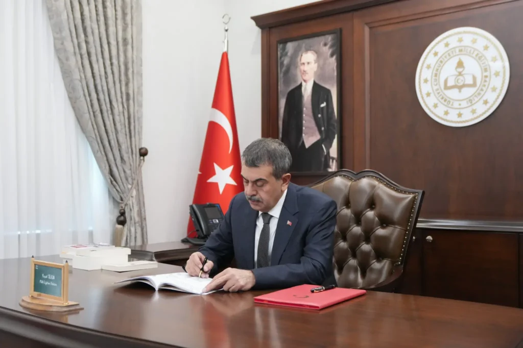 Milli Eğitim Bakanı Tekin’den öğretmenlere video mesaj