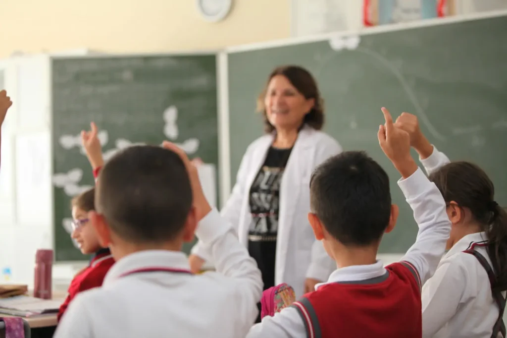 Öğretmenler için yer değişikliği başvuruları duyuruldu