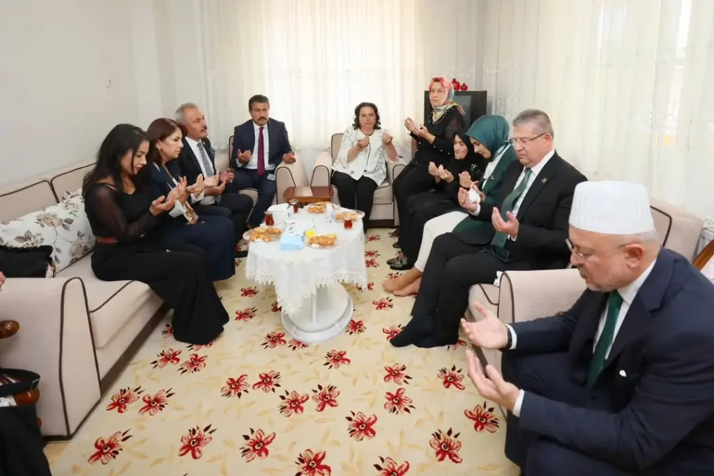 Şahin Tin, Hacer Annemizi Ziyaret Etti