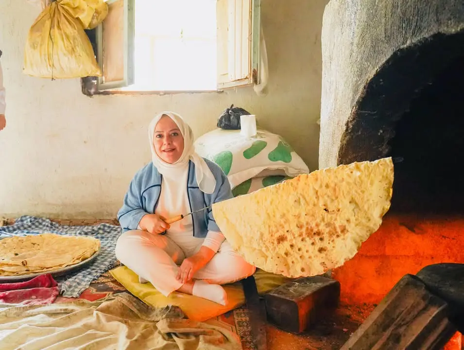 Sema Silkin Ün, Çivril’de Şipit Ekmek Dağıttı