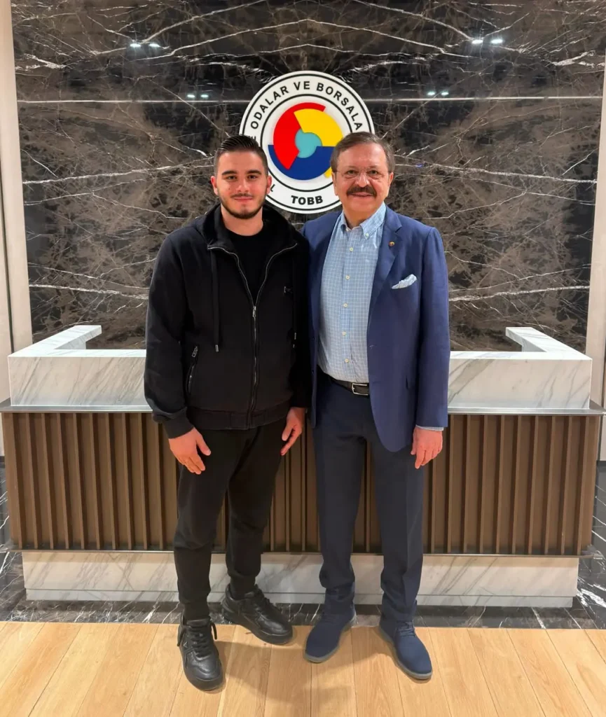 TOBB Başkanı Mustafa Rifat Hisarcıklıoğlu, TOBB ETÜ Görsel İletişim Tasarımı Bölümü Öğrencisiyle Bir Araya Geldi
