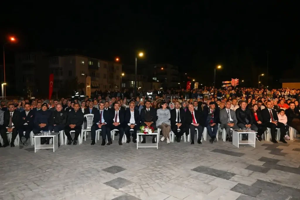 Uşak’ta Gençlik Buluşması ve Kıraç Konseri