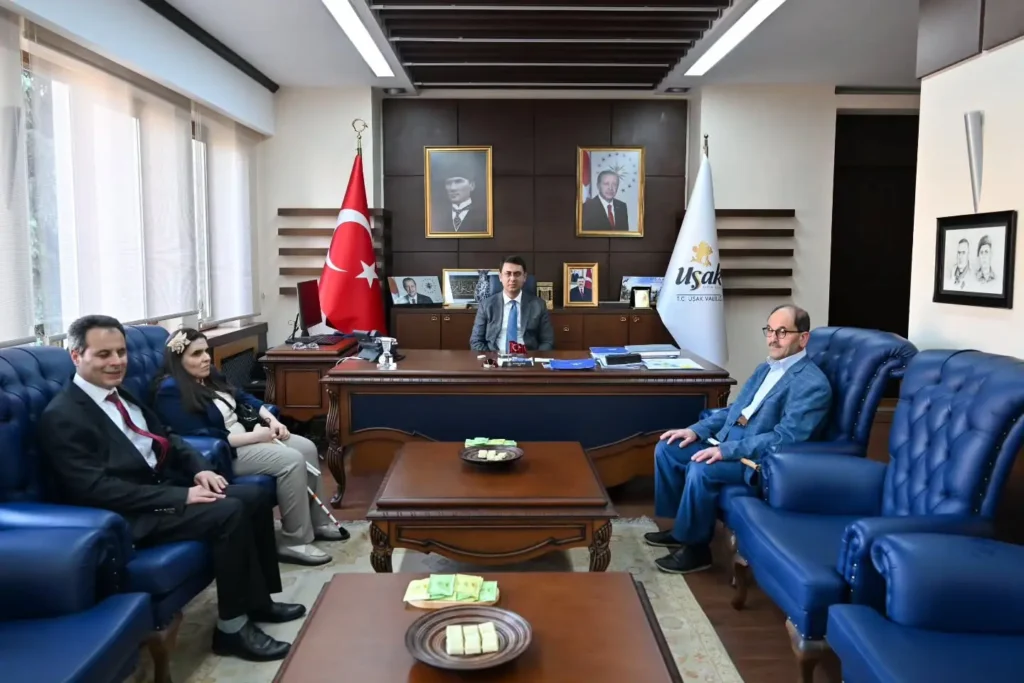 Uşak Valisi, Dernek Ziyaretini Karşıladı