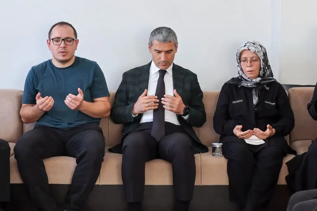Vali Aktaş Şehit Ailesinin Kapısını Çaldı: Acılarını Paylaştı