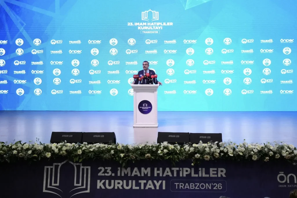 Yusuf Tekin, İmam Hatip Mezunları Konferansı’nda konuştu