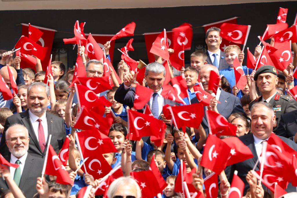 Afyonkarahisar’da Ders Zili “Mayamız Birlik, İlk Dersimiz Kardeşlik” Temasıyla Çaldı