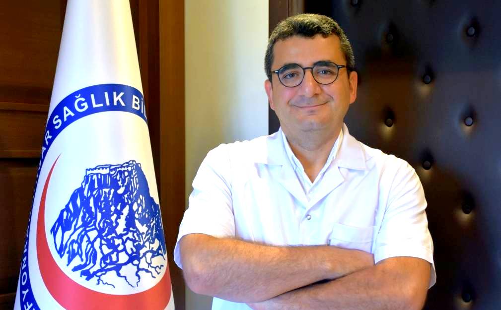 AFSÜ HEMATOLOJİ BİLİM DALI BAŞKANI DOÇ. DR. MUSTAFA DURAN: “BİR KİŞİNİN BAĞIŞÇI OLMASI, HİÇ TANIMADIĞI BİR HASTAYA UMUT ANLAMINA GELİYOR.”